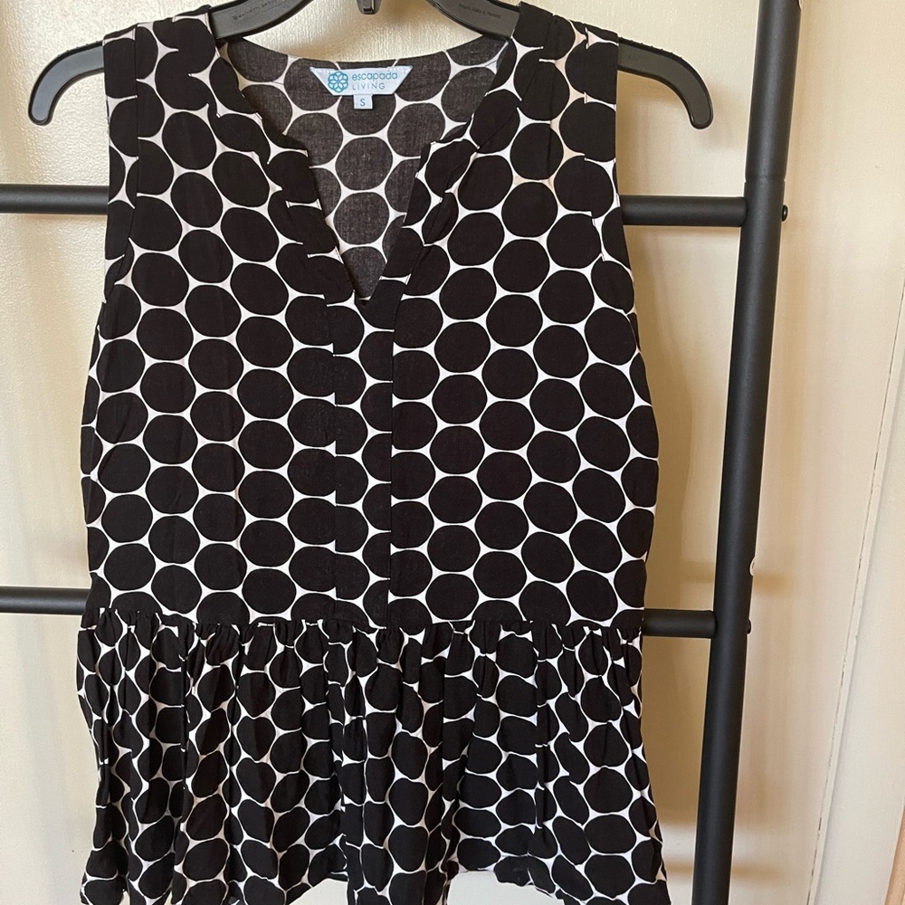 Sleeveless black/white geometric shape stylish shirt